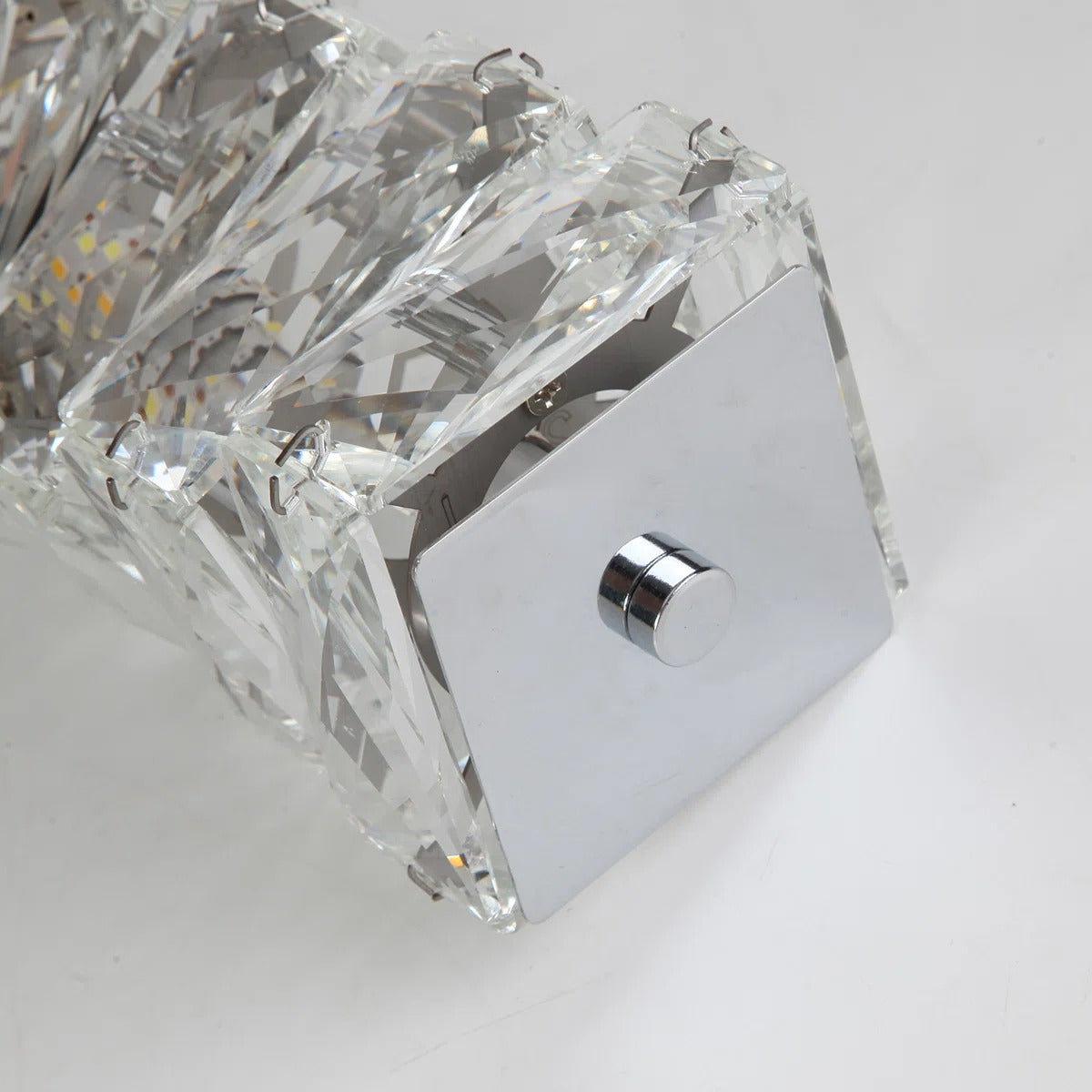 Élan Crystal Spiral Pendant