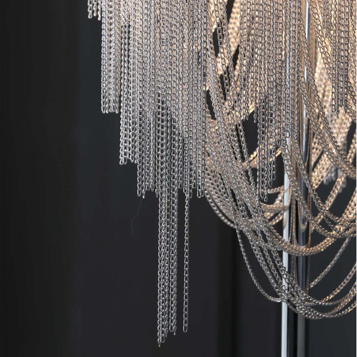 Chain Luxe Table Lamp